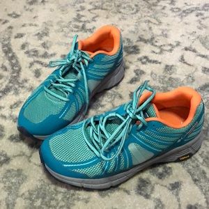 NWOB. Columbia montrail sneakers. Size 8
